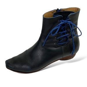 JOHN FLUEVOG LE TUBE NORTHWOOD Navy Leather Bootie With Side Lace US Size 6